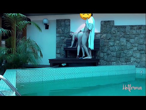 ❤️ Patron hizmetçiyi havuza davet eder ama bir sıcağa dayanamaz Sikiş videosu bizde ❌️❤